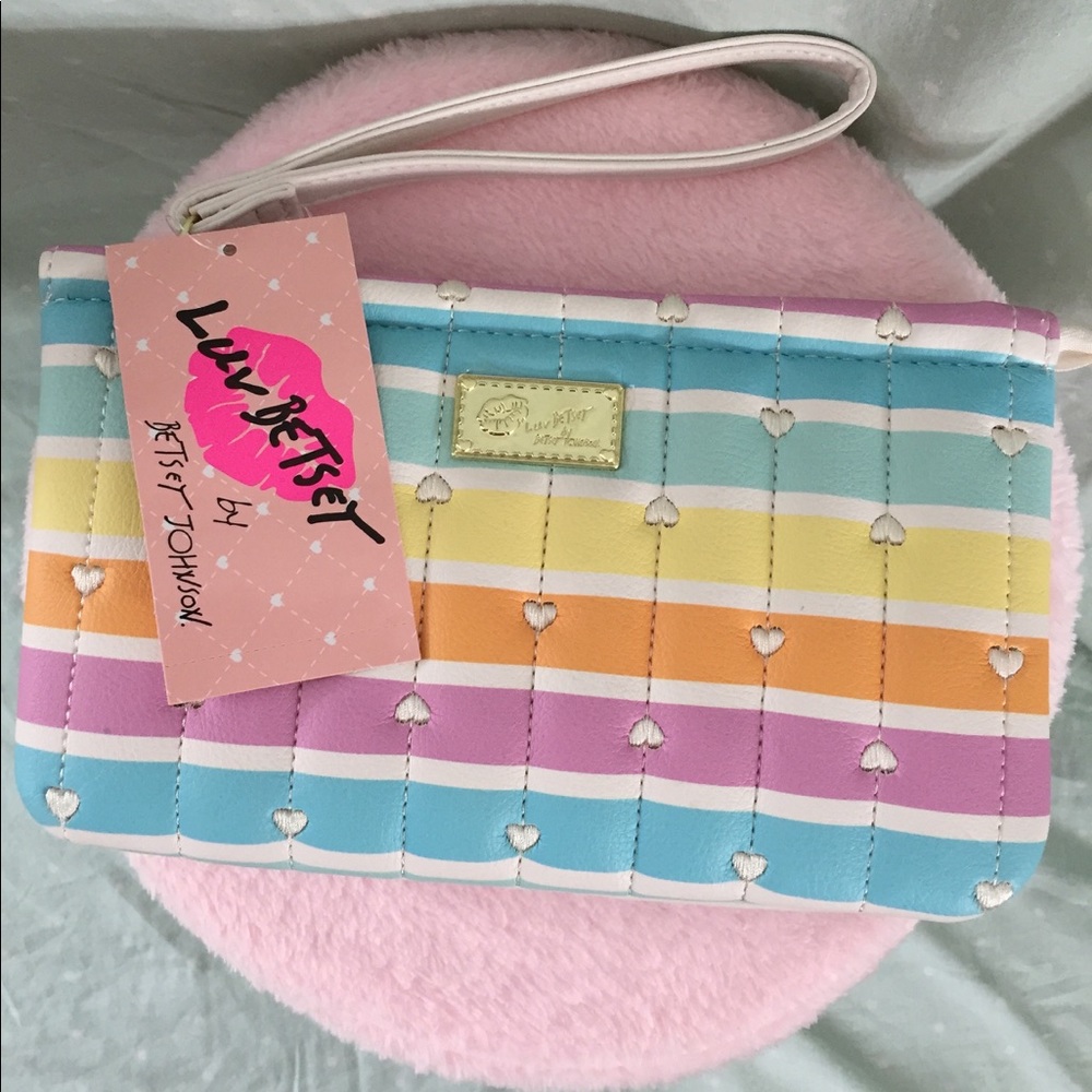 💖NWT Betsey Johnson Quilted Pastel Heart Clutch💖